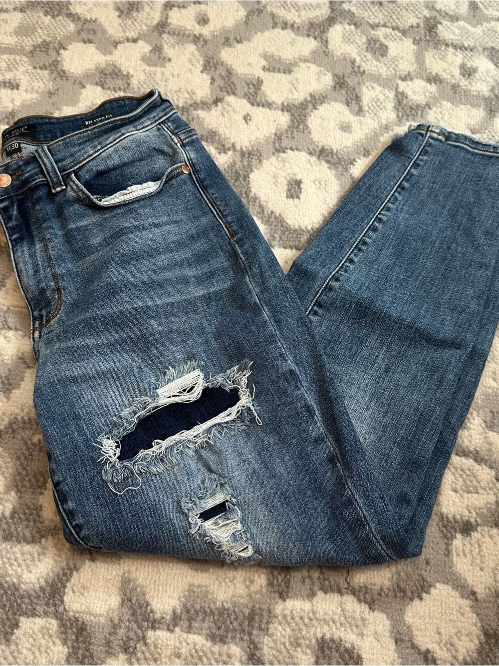 Judy Blue Size 11 | 30 Relaxed Fit Skinny Jeans Distressed Dark Wash Stretchy